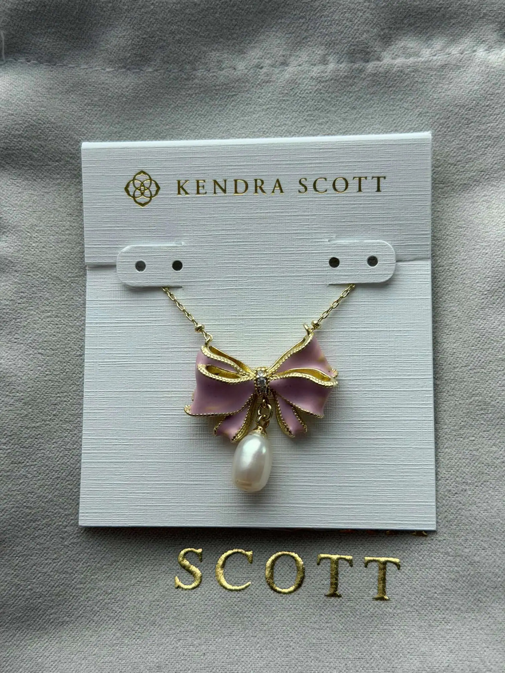 Kendra Scott white seashell necklace